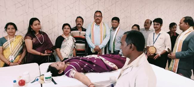 ହେଲ୍ପମେଟ୍ ପକ୍ଷରୁ ରକ୍ତଦାନ ଶିବିର