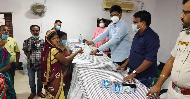 ଧରାକୋଟ ବ୍ଲକ୍ ଠାରେ ଜିଲ୍ଲାପାଳଙ୍କ ଯୁଗ୍ମ ଅଭିଯୋଗ ଶୁଣାଣୀ