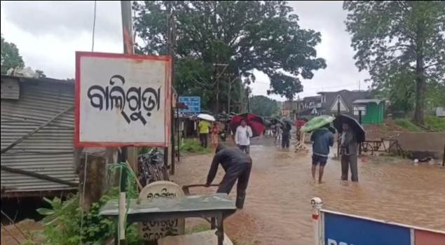 ୫୯ ନଂ.ଜାତୀୟ ରାଜପଥରେ ଲହଡ଼ି ଭାଙ୍ଗୁଛି ବର୍ଷା ଜଳ