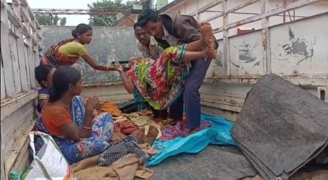 ଭାରସାମ୍ୟ ହରାଇ ଅଟୋ ଦୁର୍ଘଟଣା ଗ୍ରସ୍ତ ୮ ଆହତ