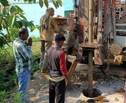 ୧୦ ନଂ ୱାର୍ଡରେ କାଉନସିଲରଙ୍କ ଉଦ୍ୟମରେ ବୋରୱେଲ ନିର୍ମାଣ ସକାଶେ କାର୍ଯ୍ୟ ଆରମ୍ଭ