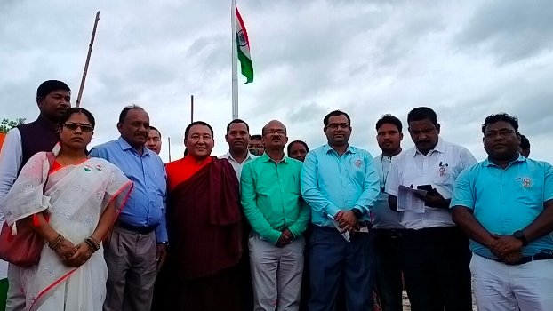 ଅମୃତ ମହୋତ୍ସବ ପାଳନ ଅବସରରେ ୪୦ ଫୁଟ ଉଚ୍ଚ ପତାକା ସ୍ତମ୍ଭ ଉଦଘାଟନ କଲେ ଜିଲ୍ଲାପାଳ