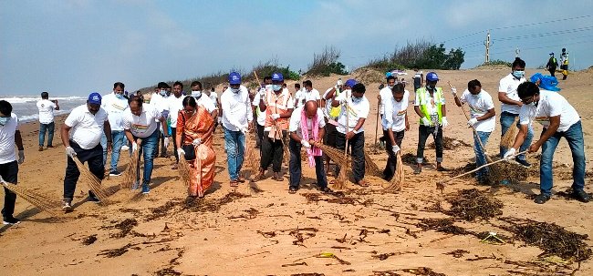 ନିମାପଡା ଏସ୍ ବି ଆଇ ଲାଇଫ ଇନ୍ସୁରାନସ୍ ପକ୍ଷରୁ ଚନ୍ଦ୍ରଭାଗା ବେଳାଭୂିମି ଠାରେ ସ୍ୱଚ୍ଛ ଭାରତ କାର୍ଯ୍ୟକ୍ରମ