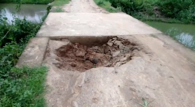 ଲଗାଣ ବର୍ଷାରେ ଧୋଇଗଲା ଅସ୍ଥାୟୀ ପୋଲ