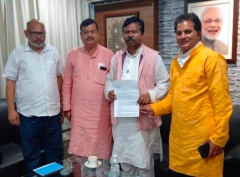 କନ୍ଧମାଳର ବିକାଶ ନେଇ କେନ୍ଦ୍ର ରାଷ୍ଟ୍ରମନ୍ତ୍ରୀଙ୍କୁ ବିଜେପି କର୍ମକର୍ତ୍ତା ଦାବିପତ୍ର ପ୍ରଦାନ