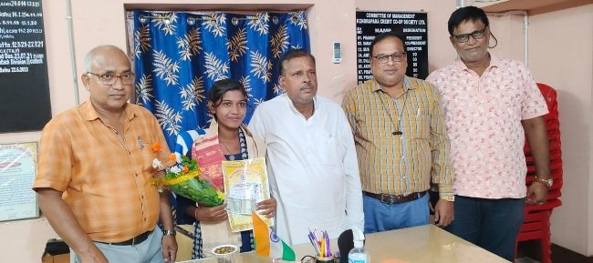 ମେଧାବୀ ଛାତ୍ରୀଙ୍କୁ କେନ୍ଦ୍ରାପଡା କ୍ରେଡିଟ କୋପରେଟିଭ ସୋସାଇଟି ପକ୍ଷରୁ ସମ୍ବର୍ଦ୍ଧନା