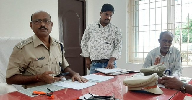 ସାହିତ୍ୟ ସଂସଦରେ ସଭ୍ୟ କରିବାକୁ କହି ବୃଦ୍ଧଙ୍କ ଠାରୁ ଟଙ୍କା ଠକେଇ ଅଭିଯୋଗ