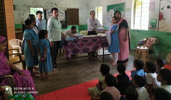 ପ୍ରକଳ୍ପ ଉଚ୍ଚ ପ୍ରାଥମିକ ବିଦ୍ୟାଳୟରେ ପୋଷାକ ବଣ୍ଟନ ମେଳା