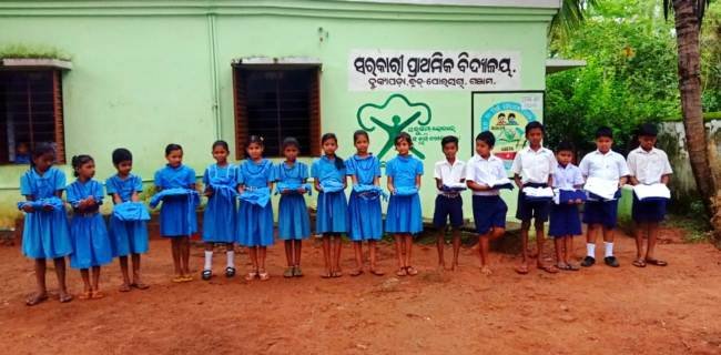 ଢୁଙ୍କାପଡା ପ୍ରାଥମିକ ବିଦ୍ୟାଳୟରେ ପୋଷାକ ବଣ୍ଟନ ମେଳା