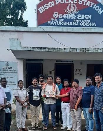 ବିଶୋଇ ପ୍ରେସ କ୍ଳବ ତରଫରୁ ନୂତନ ଓ ବଦଳି ଥାନା ଅଧିକାରୀଙ୍କୁ ସମ୍ବର୍ଦ୍ଧନା