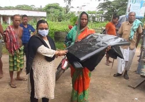 ତାଳଦା ପଞ୍ଚାୟତ ର ବନ୍ୟା ବିପନ୍ନ ଙ୍କୁ ପଲଥିନ ବଣ୍ଟନ