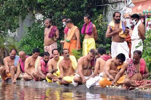 ପିତୃପୁରୁଷ ଙ୍କୁ ପିତୃପକ୍ଷ ରେ ଶ୍ରାଦ୍ଧ ଅର୍ପଣ