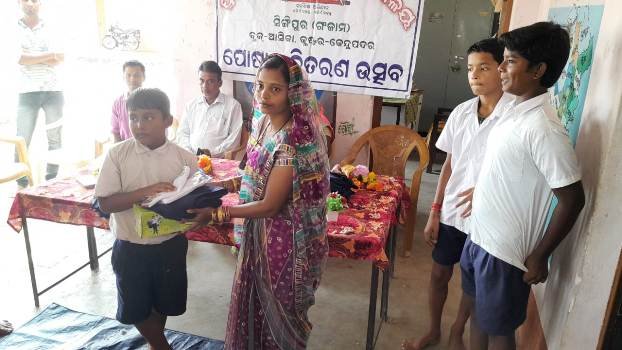 ବିଭିନ୍ନ ବିଦ୍ୟାଳୟରେ ପୋଷାକ ବିତରଣ ଉତ୍ସବ