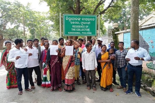 ବିଦ୍ୟାଳୟ ନିର୍ମାଣ କାର୍ଯ୍ୟ ଆରମ୍ଭ ପାଇଁ ଗ୍ରାମବାସୀଙ୍କ ଦାବି