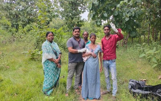 ବୃଦ୍ଧାଂକୁ ସହାୟତା ହାତ ବଢ଼ାଇଲେ ବିଜେଡି ଜୋନାଲ ନେତା ସୌମିକ ଦାସକାନୁନଗୋ