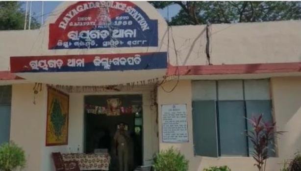 ଗାଧେଇବାବେଳେ ଗୋଡ଼ ଖସି ଜଣେ ଏବଂ ଶୌଚବେଳେ ଗୋଡ଼ ଖସି ପୋଖରୀରେ ବୁଡ଼ି ଅନ୍ୟ ଜଣେ ମୃତ