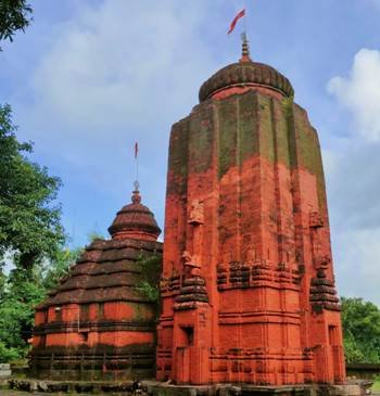 ନୂଆ ସାତଙ୍କ ଗ୍ରାମ ର ଅନନ୍ୟ ପଶ୍ଚିମାଭିମୁଖୀ ଦୂର୍ଗା ମନ୍ଦିର