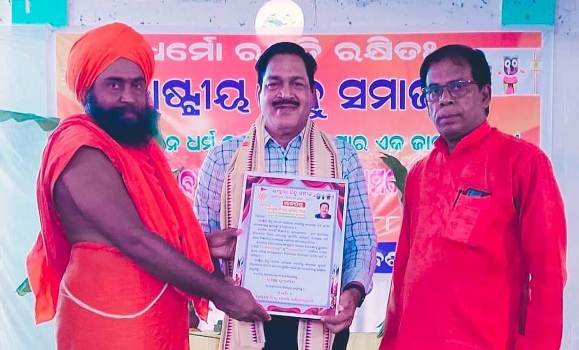 ଆଜି ଗୁରୁ ଦିବସ : ନିଆରା ଢଙ୍ଗ ରେ ଶିକ୍ଷାଦାନ କରୁଛନ୍ତି ନିର୍ମଳ ସାର