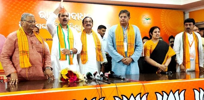 ବିଜେଡି ଛାଡି ବିଜେପିରେ ସାମିଲ ହେଲେ ତେଜେଶ୍ୱର
