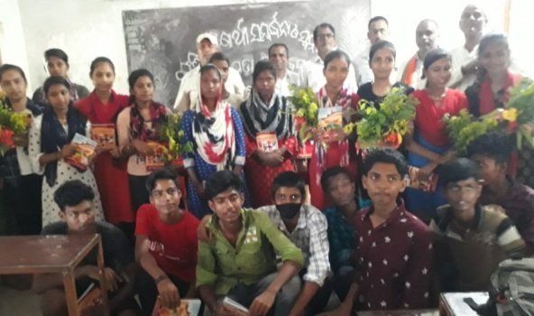 କୃତୀ ବିଦ୍ୟାର୍ଥୀଙ୍କୁ ସମ୍ବର୍ଦ୍ଧନା