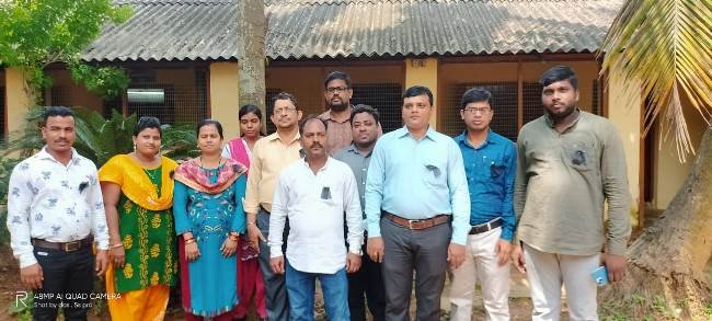 ଅଧ୍ୟାପକ, ଅଧ୍ୟାପିକା ଓ କର୍ମଚାରୀ କଳା ବ୍ୟାଜ ପରିଧାନ କରିବା ସହ ବିକ୍ଷୋଭ ପ୍ରଦର୍ଶନ