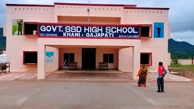 ବିନା କଳା ପଟା ରେ ଚାଲିଛି ପାଠ ପଢା