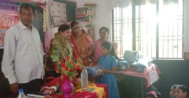 ଜୟୀପୁରା ପ୍ରାଥମିକ ବିଦ୍ୟାଳୟରେ ପୋଷାକ ବିତରଣ ଉତ୍ସବ