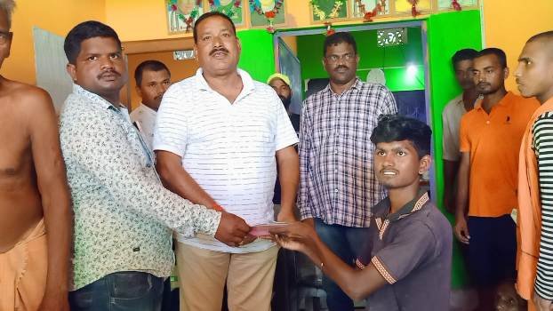 ଖବର ପ୍ରସାରଣ ପରେ ବାଦ ପଡିଥିବା ଭିନ୍ନକ୍ଷମଙ୍କୁ ଭତ୍ତା ଯୋଗାଇଦେଲା ପ୍ରଶାସନ