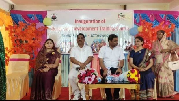 ମହିଳା ମାନଙ୍କୁ ସ୍ୱାବଲମ୍ବୀ କରିବା ପାଇଁ ତାଲିମକେନ୍ଦ୍ର ଉଦଘାଟନ