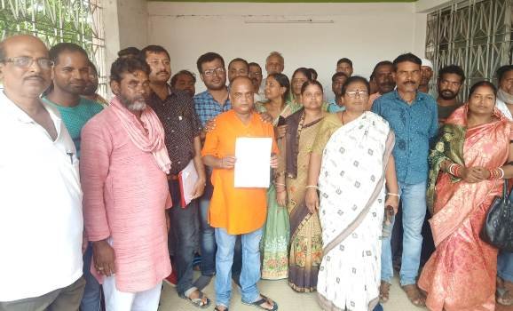 ସରପଞ୍ଚ ଆକ୍ରମଣକାରୀଙ୍କୁ ଧରିବାରେ ପୁଲିସର ନିଷ୍କ୍ରିୟତା ଜିଲାପାଳଙ୍କୁ ଫେରାଦ ହେଲେ ନୂଆପୁରବାସୀ