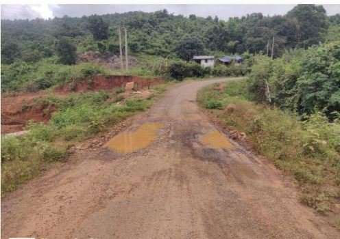 ପ୍ରଧାନମନ୍ତ୍ରୀ ସଡକ ଯୋଜନା : ନିମ୍ନ ମାନର କାର୍ଯ୍ୟ ଯୋଗୁଁ ବେହାଲ ହୋଇଛି ଦନେକବାଡ଼ି ଠାରୁ ସିର୍କାବର୍ଗ ରାସ୍ତା
