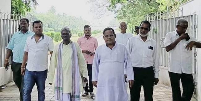 କୁହୁଡି ଲବଣ ସତ୍ୟାଗ୍ରହ ପୀଠ ର ବିକାଶପାଇଁ ରାଜ୍ୟପାଳଙ୍କୁ ଦାବିପତ୍ର