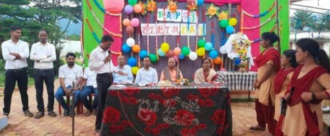 ୫ଟି ବିଦ୍ୟାଳୟ ତରଫରୁ ନିଆରା ଢଙ୍ଗରେ ୨୬ ଜଣ ଛାତ୍ର ଛାତ୍ରୀଙ୍କ ଜନ୍ମଦିନ ପାଳିତ