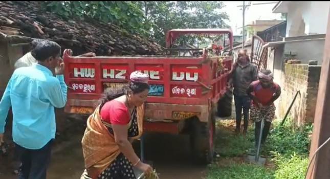 ହାଟବାଦଡା ପଞ୍ଚାୟତରେ ସ୍ବଚ୍ଛତା ହିଁ ସେବା ଅଭିଯାନରେ ସରପଞ୍ଚ ସବିତା ସୋରେନଙ୍କ ସଫେଇ