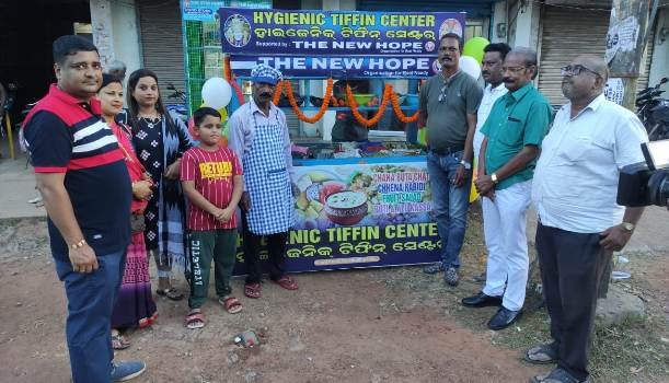 ଜୀବିକା ହରାଇଥିବା ଶ୍ରମିକଙ୍କୁ "ଦି ନ୍ୟୁ ହୋପ୍‌’ର ସହାୟତା