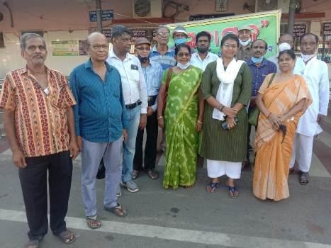 ସହାୟକ ପକ୍ଷରୁ ରୋଗୀଙ୍କୁ ଫଳ ବଣ୍ଟନ