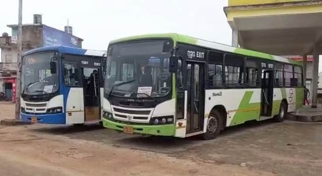 ଘରୋଇ ବସ କର୍ମଚାରୀଙ୍କ ଢେଲା ମାଡରେ ମୋ ବସର କାଚ ଭାଙ୍ଗିଲା