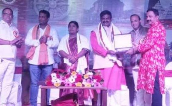 ଦୁର୍ଗାପୂଜା ୱେଲଫେୟାର ଆସୋସିଏସନ ପକ୍ଷରୁ ତିରୁପତି ପାଣିଗ୍ରାହୀଙ୍କୁ ସମ୍ବର୍ଦ୍ଧିତ