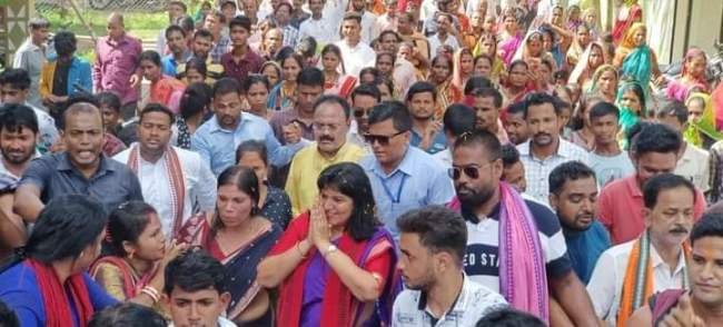 ଆଖଣ୍ଡଳମଣିଙ୍କ ପୀଠ ଆରଡିରେ ଅପରାଜିତା