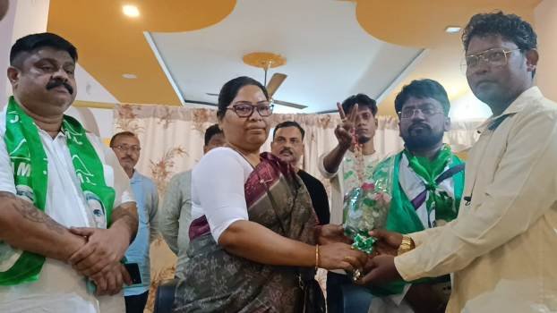 ରାଇରଙ୍ଗପୁରରେ ଝାଡ଼ଖଣ୍ଡ ମୁକ୍ତିମୋର୍ଚାର ରାଜ୍ୟ ମହାସଚିବ,ଉପସଭାପତିଙ୍କ ସମେତ ସମସ୍ତ ନୂତନ କର୍ମକର୍ତ୍ତାମାନଙ୍କୁ ଭବ୍ୟ ସମ୍ବର୍ଦ୍ଧନା