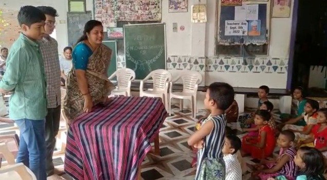 ଅନାଥାଶ୍ରମର ଅନ୍ତେବାସୀଙ୍କୁ ଭେଟିଲେ ବ୍ରହ୍ମପୁର ସାଂସଦଙ୍କ ଝିଅ ନୂରୀ ସାହୁ