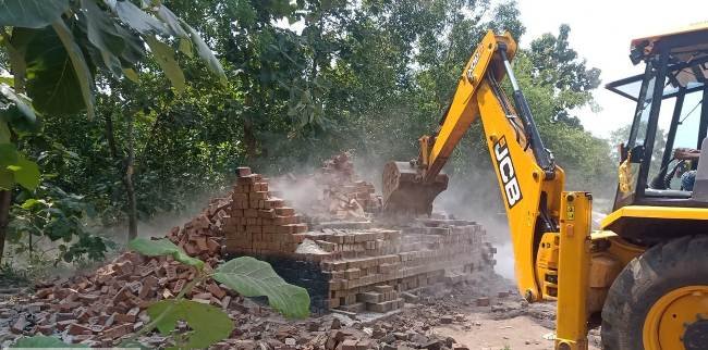 ବେଆଇନ ଇଟା ଭାଟି ଉପରେ ଖଲ୍ଲିକୋଟ ତହସିଲଦାର ଙ୍କ ଚଢ଼ାଉ