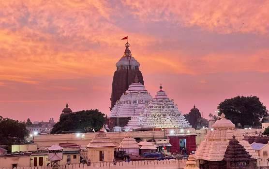 ଆକାଶ ନାଲି ରଙ୍ଗରେ ରଙ୍ଗୀନ ହୋଇଯିବାକୁ ନେଇ ଚର୍ଚ୍ଚା