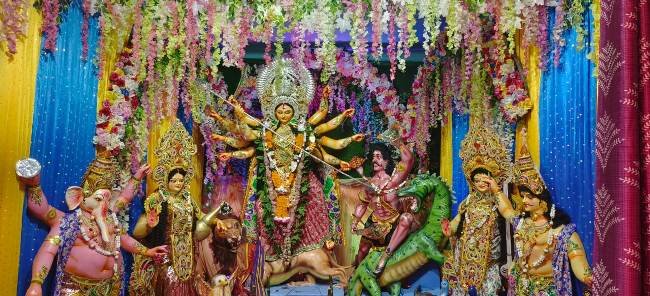 ଚଣ୍ଡୀପାଠ ସହ ମନ୍ତ୍ର ଧ୍ଵନି ରେ ପ୍ରକମ୍ପିତ ପୂଜା ମଣ୍ଡପ, ମା ଙ୍କୁ ଦର୍ଶନ କରୁଛନ୍ତି ଶ୍ରଦ୍ଧାଳୁ