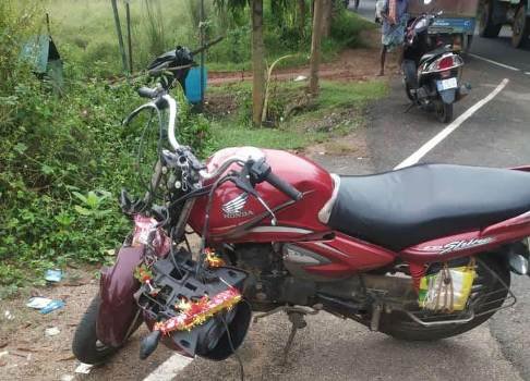 କାର ଧକ୍କାରେ ବାଇକ ଚାଳକ ଗୁରୁତର