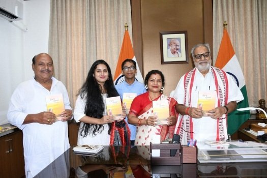 ବିଣାପାଣୀ ଚୈାଧୁରୀଙ୍କ ରଚିତ ପୁସ୍ତକ ‘ବଲ୍ଲକୀ ଓ ମୁଁ କ’ଣ ମୁଁ ଜାଣେ’ ରାଜ୍ୟପାଳଙ୍କ ଦ୍ୱାରା ଉନ୍ମୋଚିତ