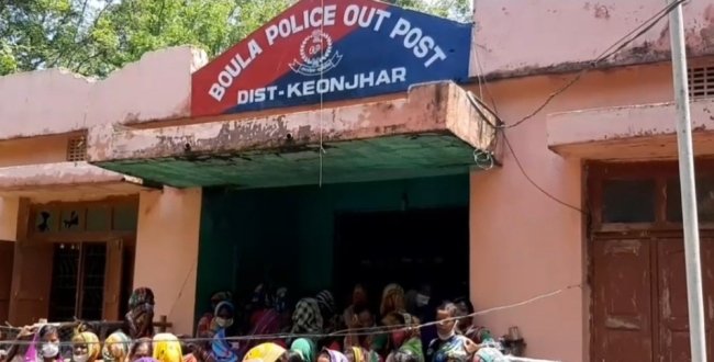 ମହିଳାଙ୍କୁ ଦୁଷ୍କର୍ମ, ଅଭିଯୁକ୍ତକୁ ଲୋକଙ୍କୁ ହସ୍ତାନ୍ତର ଦାବିରେ ଫାଣ୍ଡି ଘେରିଲେ ମହିଳା