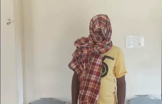 ଶୌଚ କରିବାକୁ ଯାଇଥିବା ବେଳେ ଛୁରୀ ଦେଖାଇ ମହିଳାଙ୍କୁ ଦୁଷ୍କର୍ମ ଅଭିଯୋଗ