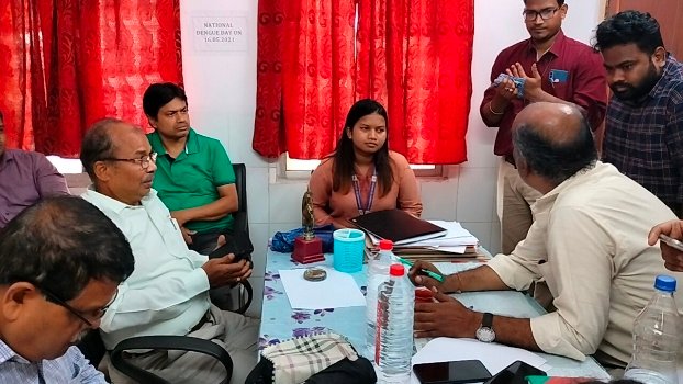 ମୋହନାରେ ଡେ଼ଙ୍ଗୁ ପାଦୃଭାବ ସଚେତନ କଲେ ଜିଲ୍ଲା ସ୍ବାସ୍ଥ୍ୟ ଟିମ