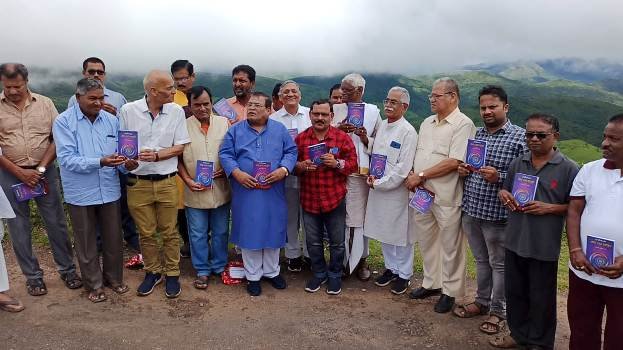 ଦେଓମାଳି ପର୍ବତ ଶୃଙ୍ଗରେ କବି ସୁନୀଲ ମିଶ୍ରଙ୍କ ‘ଶବ୍ଦ ଯେ ଅମୃତ’ ପୁସ୍ତକ ଉନ୍ମୋଚିତ